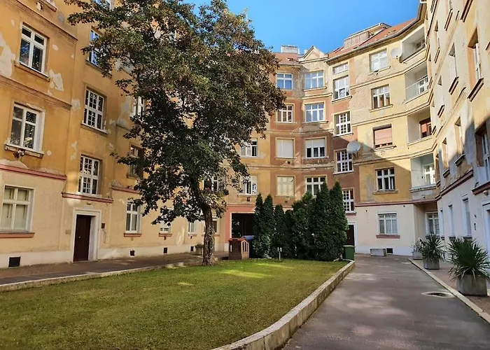 Apartman Lovely & Unique In The Historic Center.