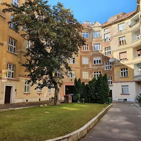 Lägenhet Lovely & Unique In The Historic Center.